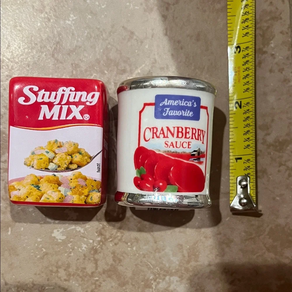 Cracker Barrel NEW Thanksgiving Salt & Pepper shakers- Stuffing Mix/ Cranberry